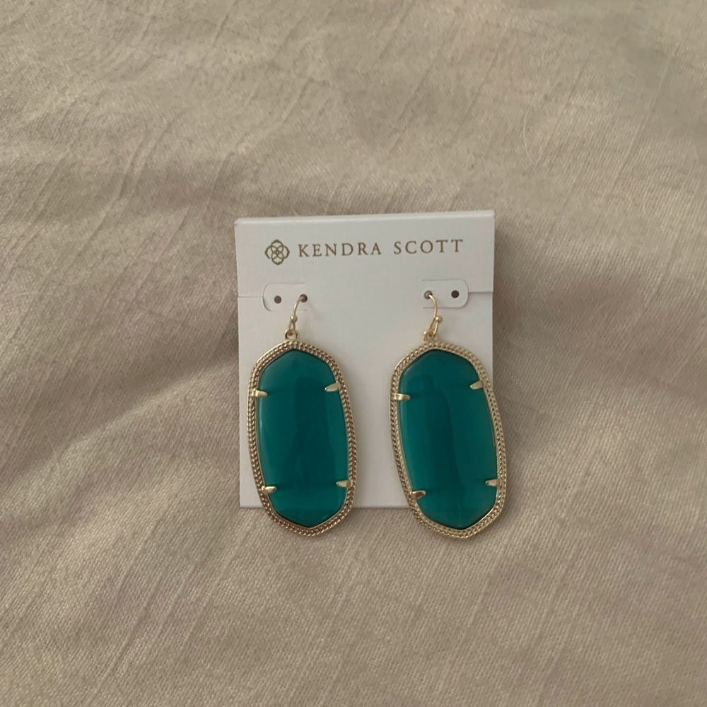 Kendra Scott Danielle Earrings!